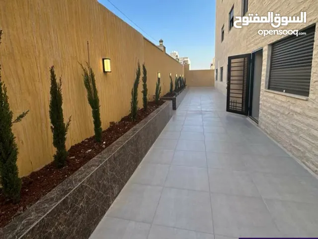 شقة شبه أرضية فخمه ومميزة لم تسكن لقطه وبسعر مغري جدا عرض خاص ع اخر شقة أرقى مناطق الجبيهة ام زويتنه
