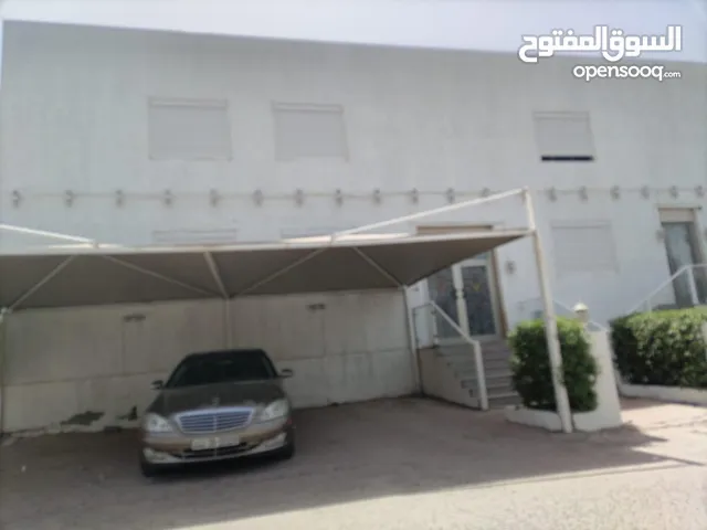 فيلا 1000م خيطان على شارع المطار