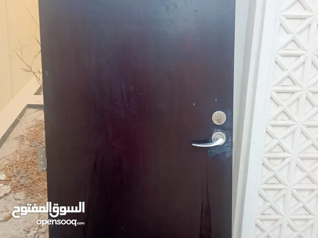 باب خشبي لحاله جيدة