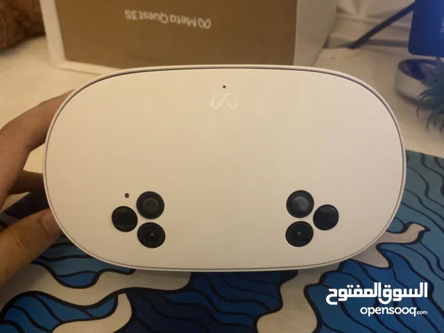 VR meta quest 3s للبيع استخدام خفيف شهرين مع شنطتها وكل اغراضها باقي التفاصيل في الخاص