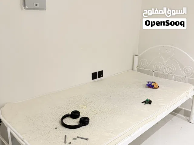 سرير فرد واحد بالمرتبه
