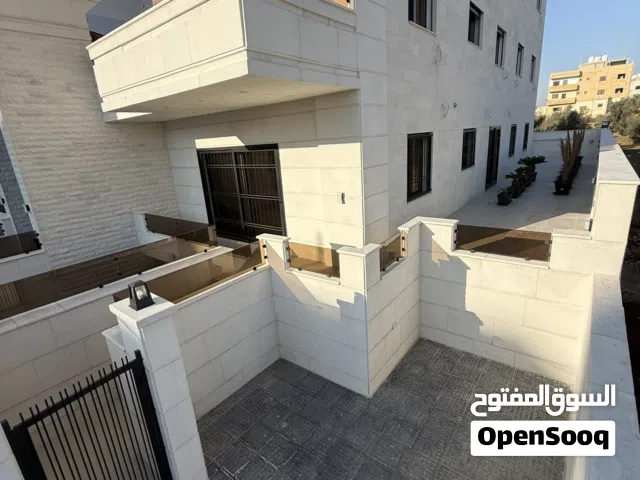 شقة ارضية 165م + 120م ترس خارجي بالبنيات قرب جامعة البتراء طريق المطار