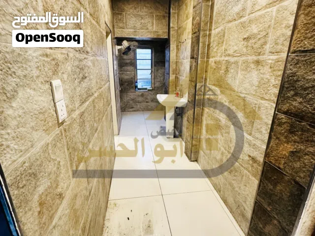 دار تجاري مؤثث للايجار في منطقة حي صنعاء