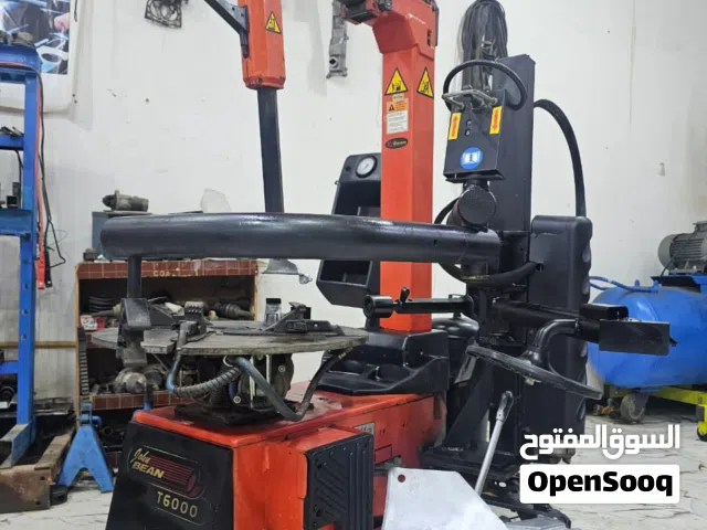 ماكينة خلع وتركيب إطارات سيارات (Tire Changer) نوع John Bean T6000 بلد الصنع إيطالية