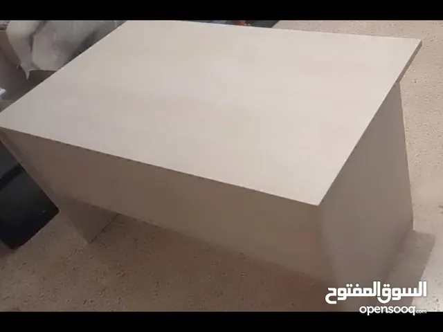 طاولة مكتب لون خشبي بيج
