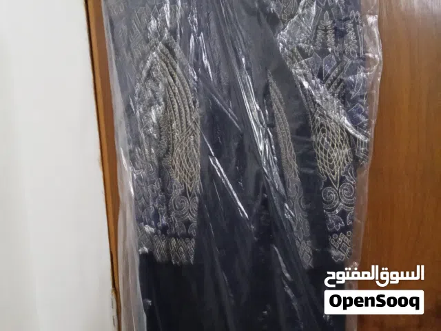 ملابس للبيع استعمال نظيف