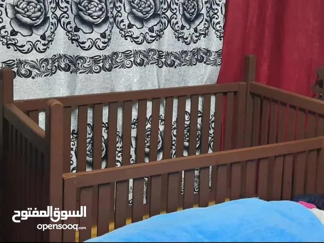 تخت اطفال للبيع بدون فرشه