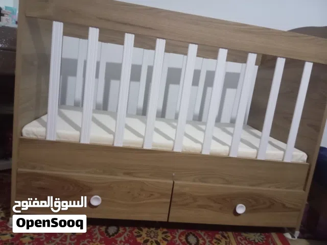 سرير اطفال لبيع