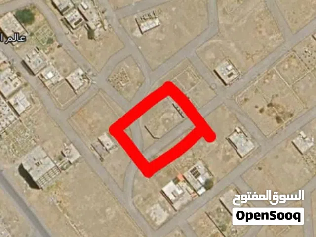 ارضية كبيرة مسورة قريب الشارع العام للبيع في عدن