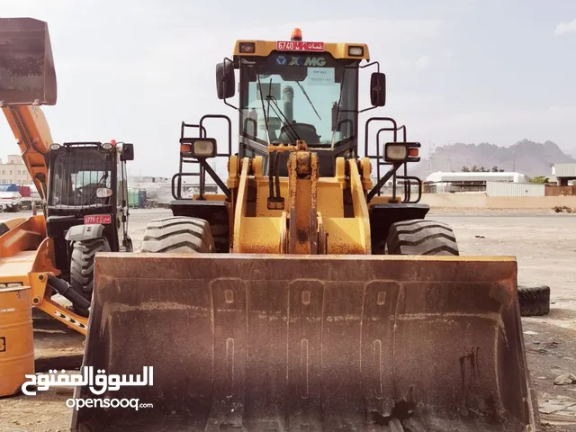 2013 Tracked Excavator Construction Equipments in Al Dakhiliya