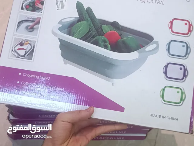 لوحة تقطيع وسلة فواكة وخضروات Cutting board and fruit and vegetable