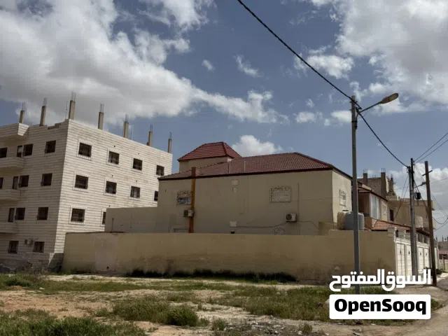 250 m2 More than 6 bedrooms Villa for Sale in Mafraq Hay Al-Zohoor