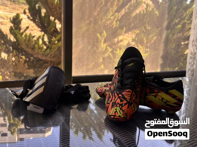 حذاء كرة قدم (نسخة ميسي) وواقي قدمين اديداس اصلي