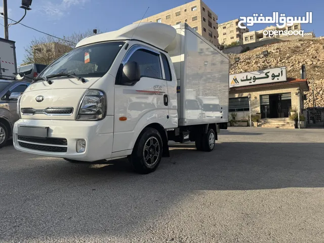 ثلاجة كيا بونغو جمرك حديث بحالة الوكالة وارد كوري تبريد وتجميد أصلي من الشركة الصانعة