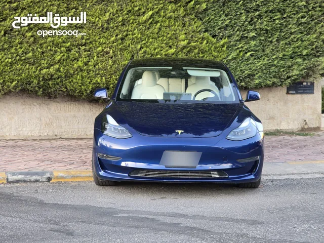 تسلا 2022 فحص كامل 7 جيد لون كحلي و مقاعد بيضاء مميزة جدا