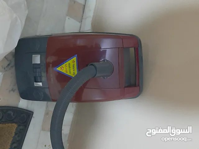 مكنسه كهربائيه 1600وات بحاله جيده جدا