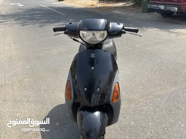 الدراجه وكاله مافيها شي في سلف و نقره كله شغال تواير جديده و بطاريه مبدله بيع مستعجل يمشي 60