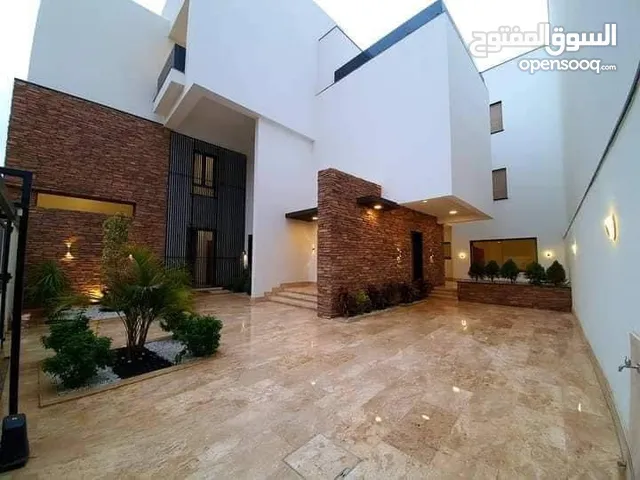690 m2 5 Bedrooms Villa for Sale in Tripoli Souq Al-Juma'a