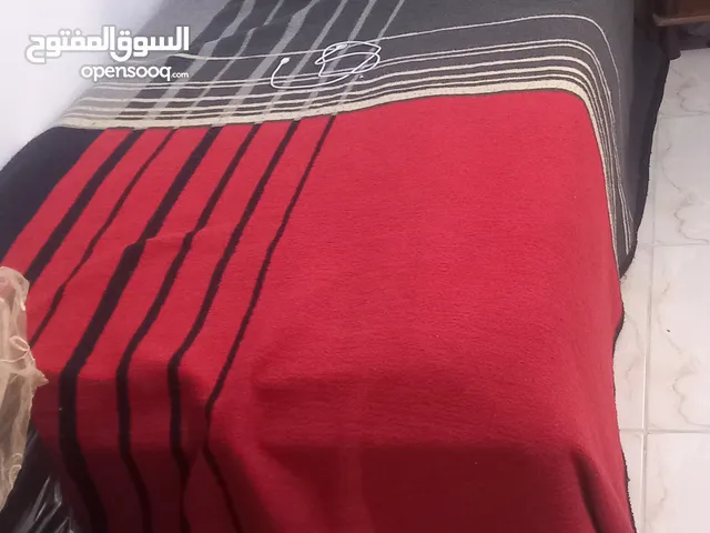 سرير للبيع
