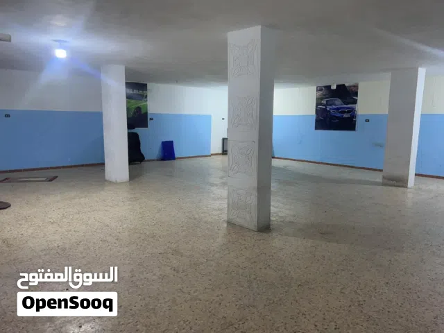 محزن الأيجار مكانه زناته بلقرب من المصرف الصحاري