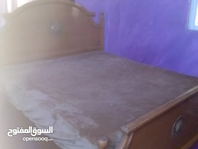 سرير غرفه نوم خشب زان الاصلي مع فرشه زنبرك للبيع