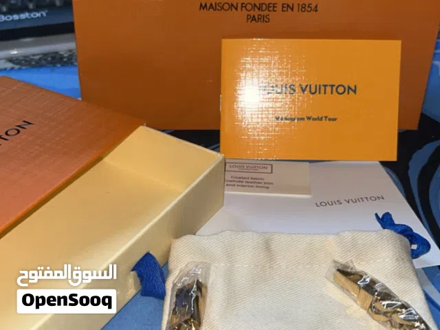 أساوره LV ف جده اللون ذهبي