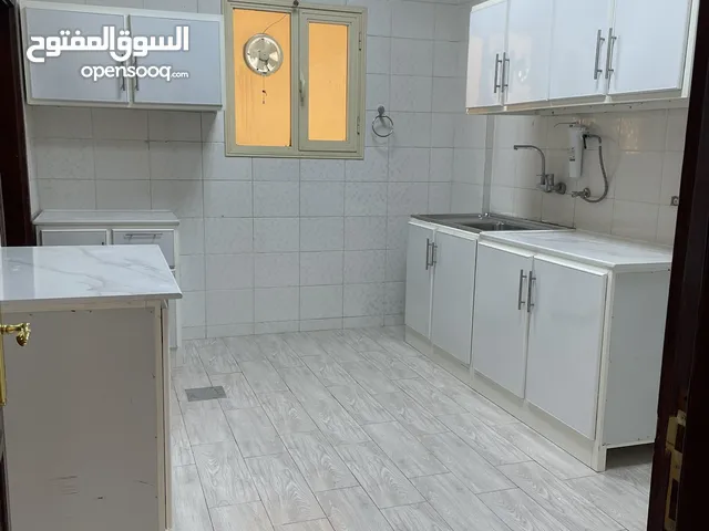 180 m2 3 Bedrooms Apartments for Rent in Al Ahmadi Mangaf