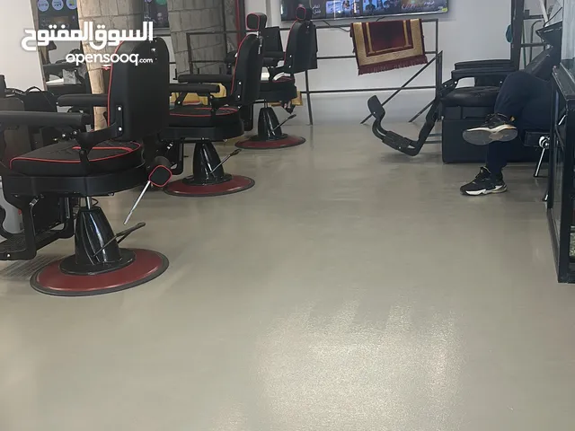 للضمان صالون رجالي بشارع سالم المبارك مساحته 150 متر إيجازه الحالي 1150 بدون الضمان