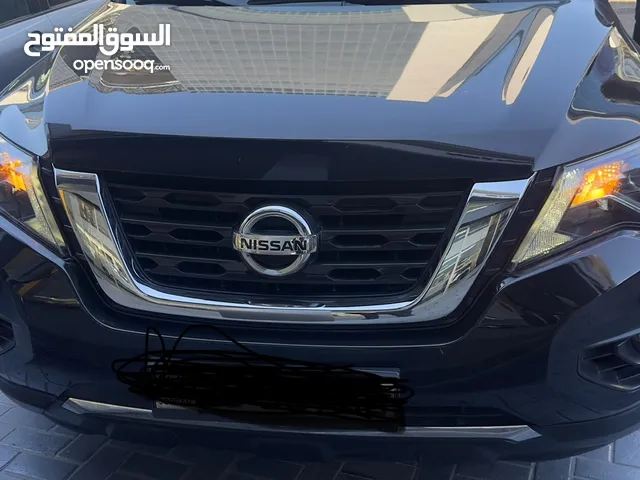 Nissan pathfinder 2018 black with beige interior 48000