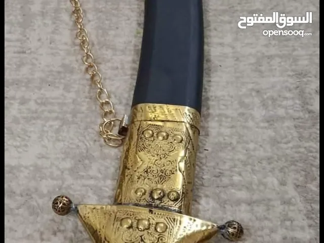 سيوف بعدة ألوان