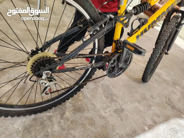 بسكليت غيارات أمامي وخلفي شغال وعليه حاملة تلفون صنوبرصات أمامي خلفي كرسي طبي للبيع أو البدل الموقع