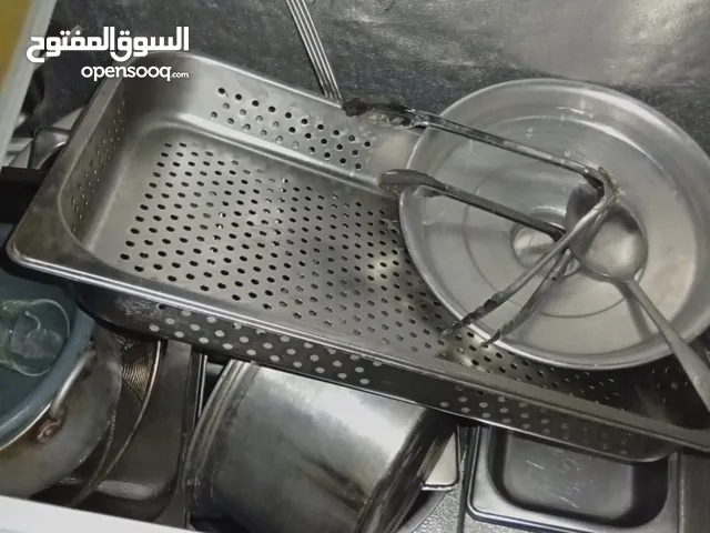 عدة مطعم كامله بصطات وصاج وماكنت حمص وفلافل وجميع الجاطات
