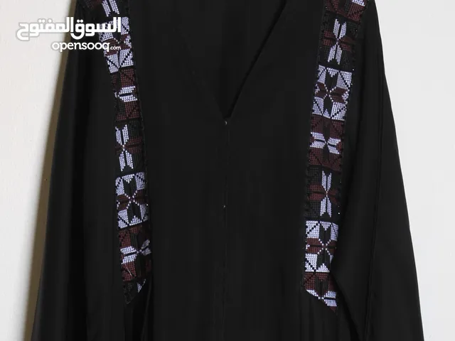 “عبايات راقية بتصاميم فريدة – جودة عالية وأسعار تنافسية”