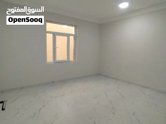 شقه ايجار في خليفه الجنوبيه داخل عماره