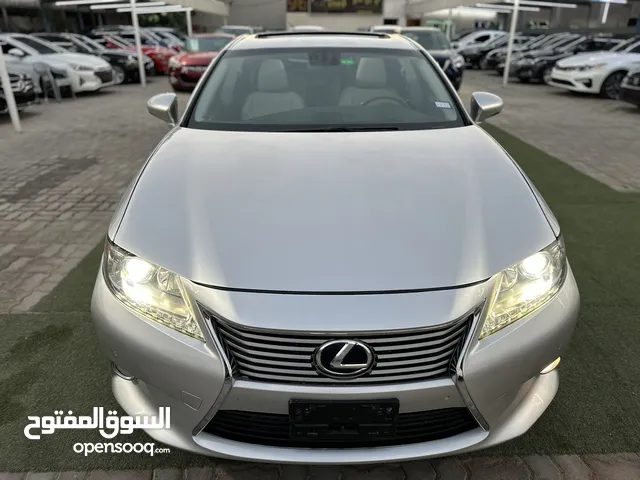 Lexus ES300 H with sunroof 2013 without accident and in Avery clean shape ready to drive