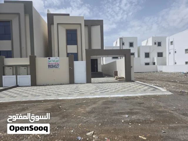 توين فيلا ارض 330 م  مقابل الجامعه العربيه مباشره 74000