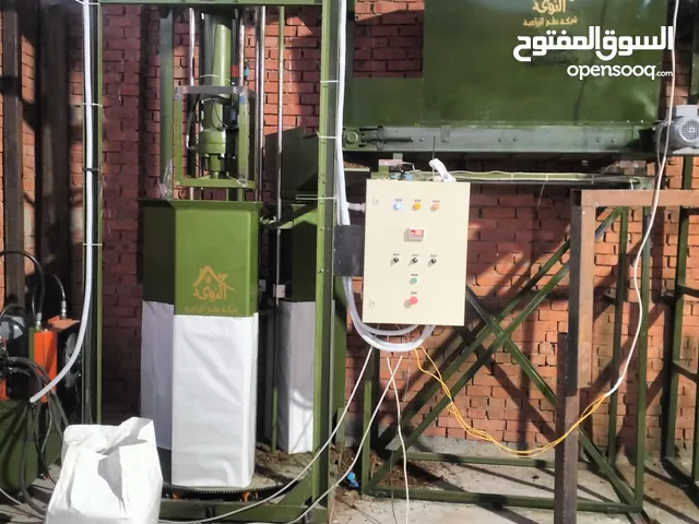 مكنه تعبئه وتغليف اعلاف سيلاج حسب الوزن المطلوب ولحام شكاير بلاستيك مع شفط الهواء لضمان جوده المنتج