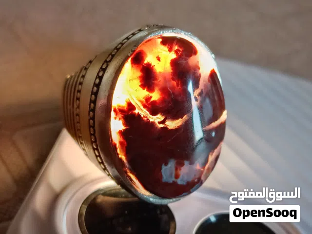 خاتم نحاس اصفر ثقيل جدا خاتم حجم كبير متوج بنوادر العقيق اليماني