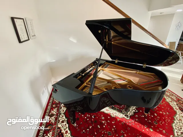 D.H. Baldwin Baby Grand Piano – Polished Ebony Finish