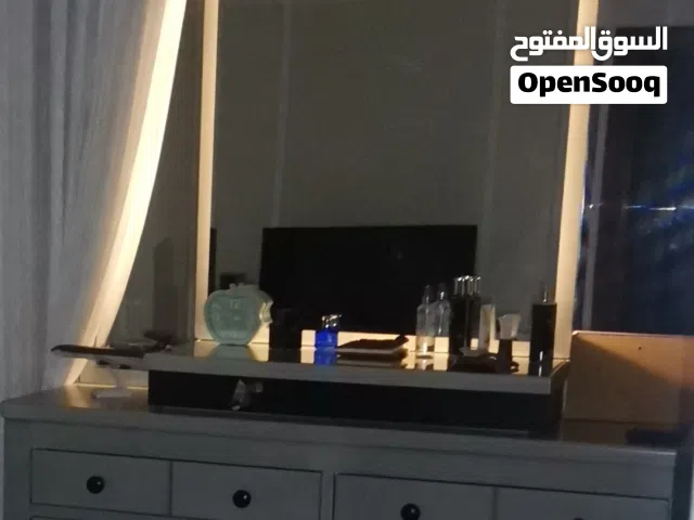 تواليت أو خزانه جرار كبيره عددهم 10 واحد مخفي جديده