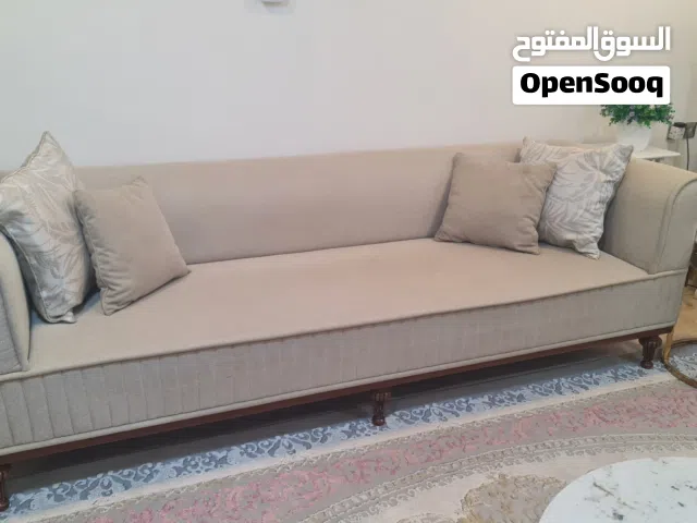 للبيع غنفات و طاولة