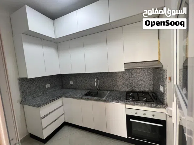 بسم الله الرحمن الرحيم شقه للإيجار عزابه فقط سوق الجمعة