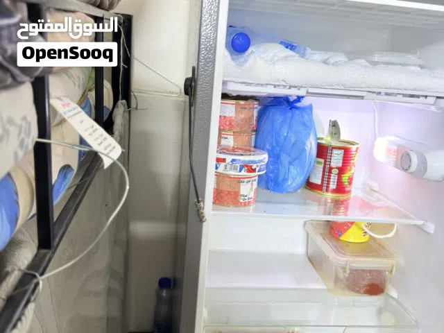 ثلاجة صغيرة
