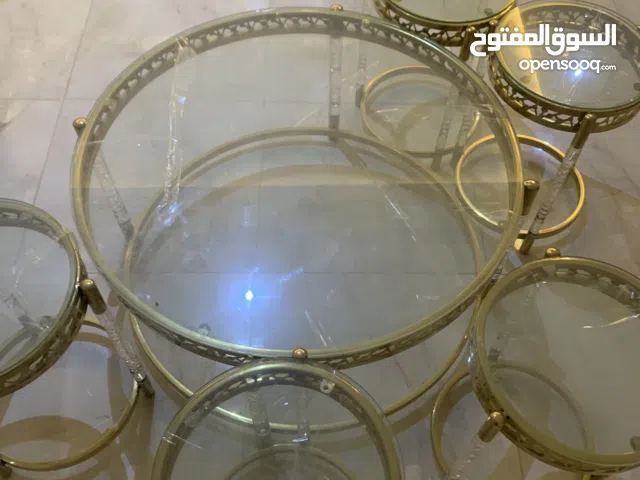 طاولات خدمة 6 قطع طاولة كبيرة و5 طاولات صغار مناسبه  للضيافة والاستخدام اليومي مابعتها الا اني بحاجه