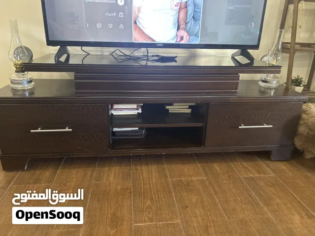 طاولة شاشة تلفزيون