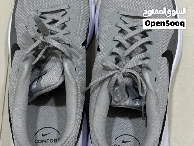 شوز نايك ريڤولوشن 8 المقاس 47.5 اصلي من نمشي