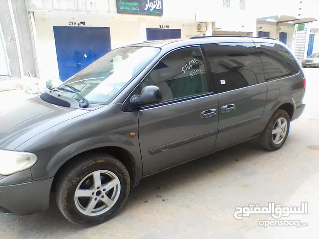 كرايسلر جراند فوياجر موديل 2005