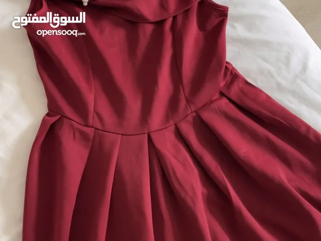 فستان احمر جديد وفستان مشمشي للبيع