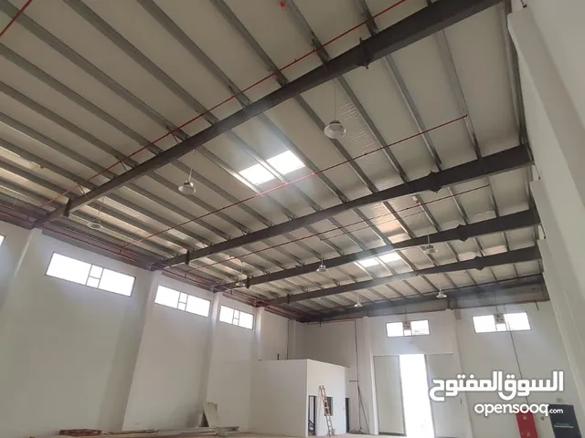 مستودع للإيجار بأم القيوين مساحته 5000 قدم ساعة الكهرباء 22