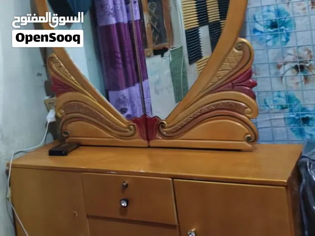 تسريحة ذهبية مميزة مرايتي متحركة بسعر ولا في الأحلام، ونظافتها تحكي عن نفسها!